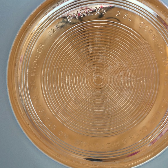 Vintage Pyrex Corning Blue Mixing Bowl With Clear Bottom 2 1/2 Quarts, #325 - Picture 4 of 8